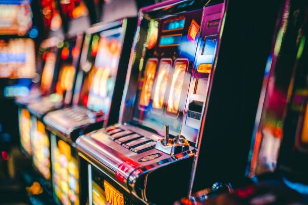 Live dealer in studio broadcasting blackjack game on slot idr777